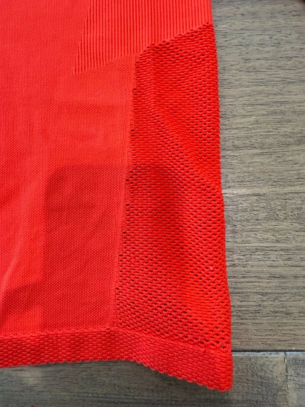 Nike top features